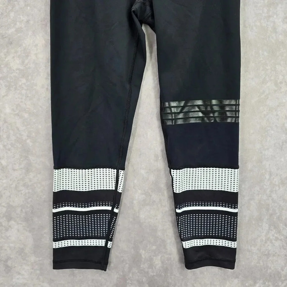 Lilybod Black White Geometric Stripe Cropped Active Legging Pant Bottom Small - Picture 3 of 6